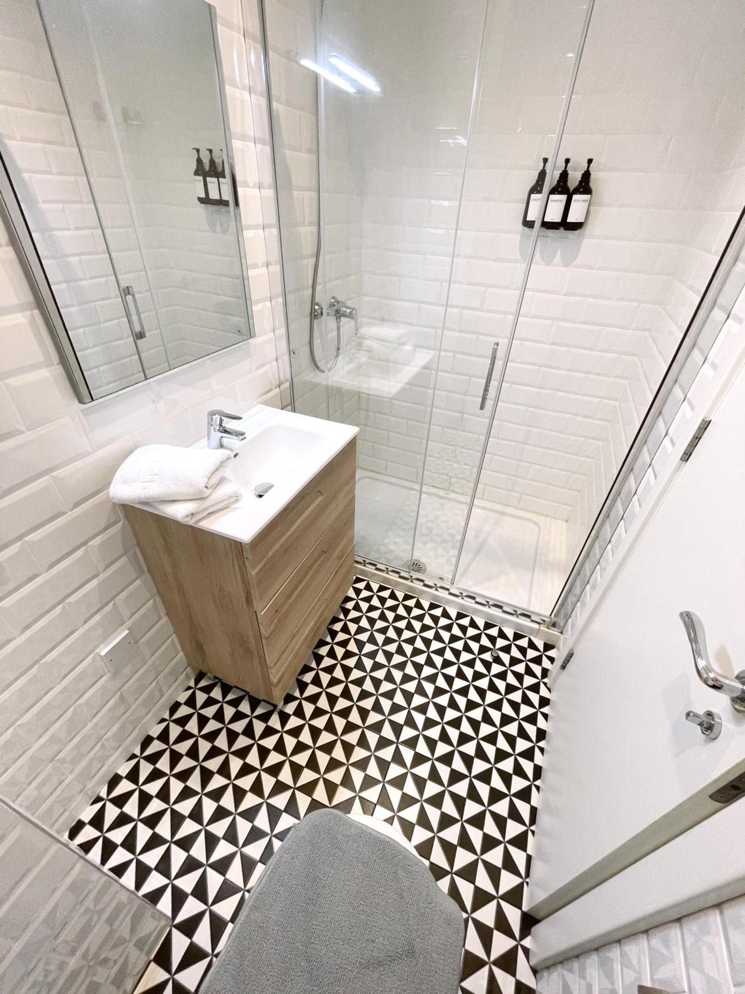 Delightful City Centre Studio Clarendon Apartment - Grand Central House Gibraltar Buitenkant foto