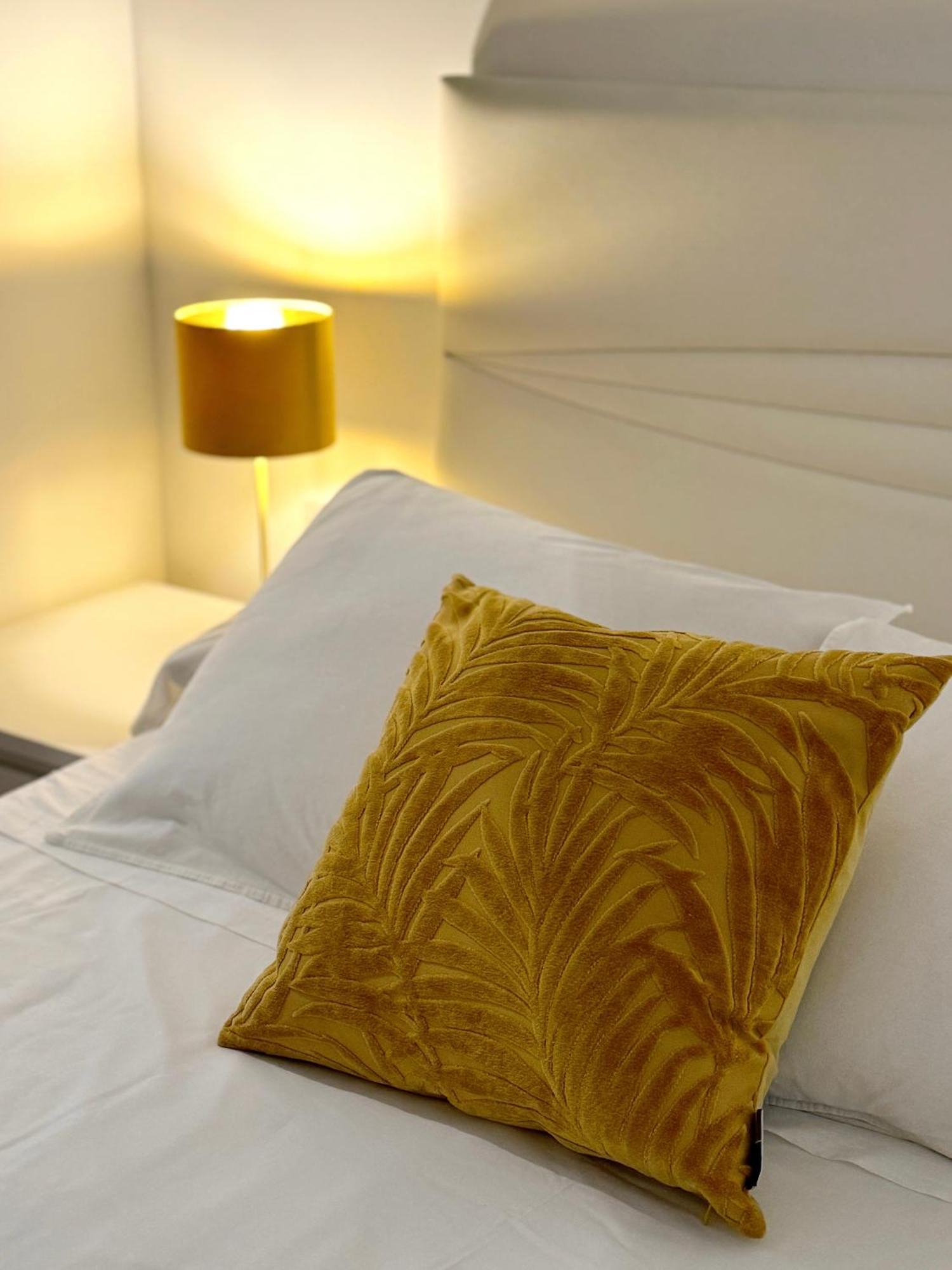 Delightful City Centre Studio Clarendon Apartment - Grand Central House Gibraltar Buitenkant foto