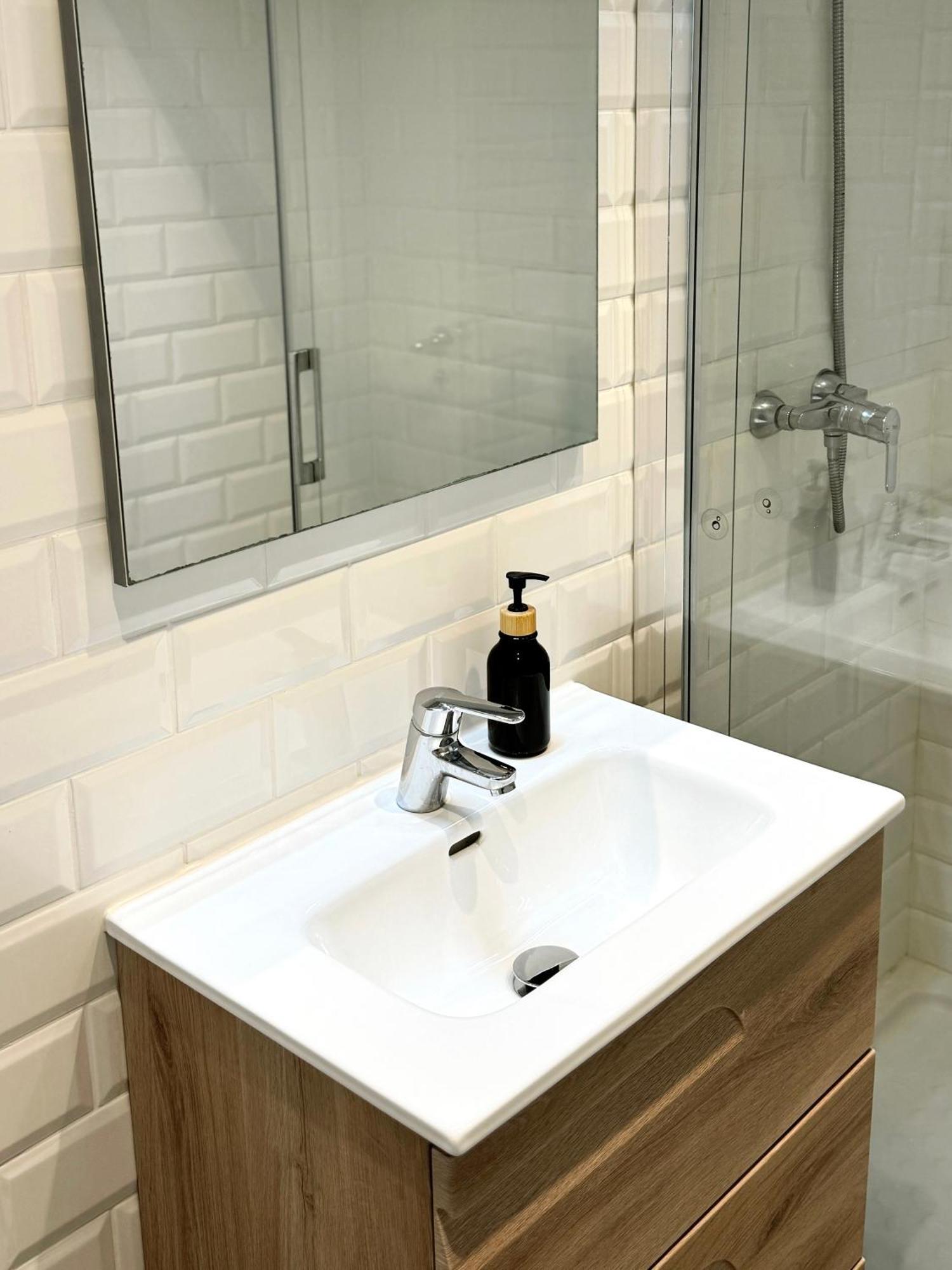 Delightful City Centre Studio Clarendon Apartment - Grand Central House Gibraltar Buitenkant foto