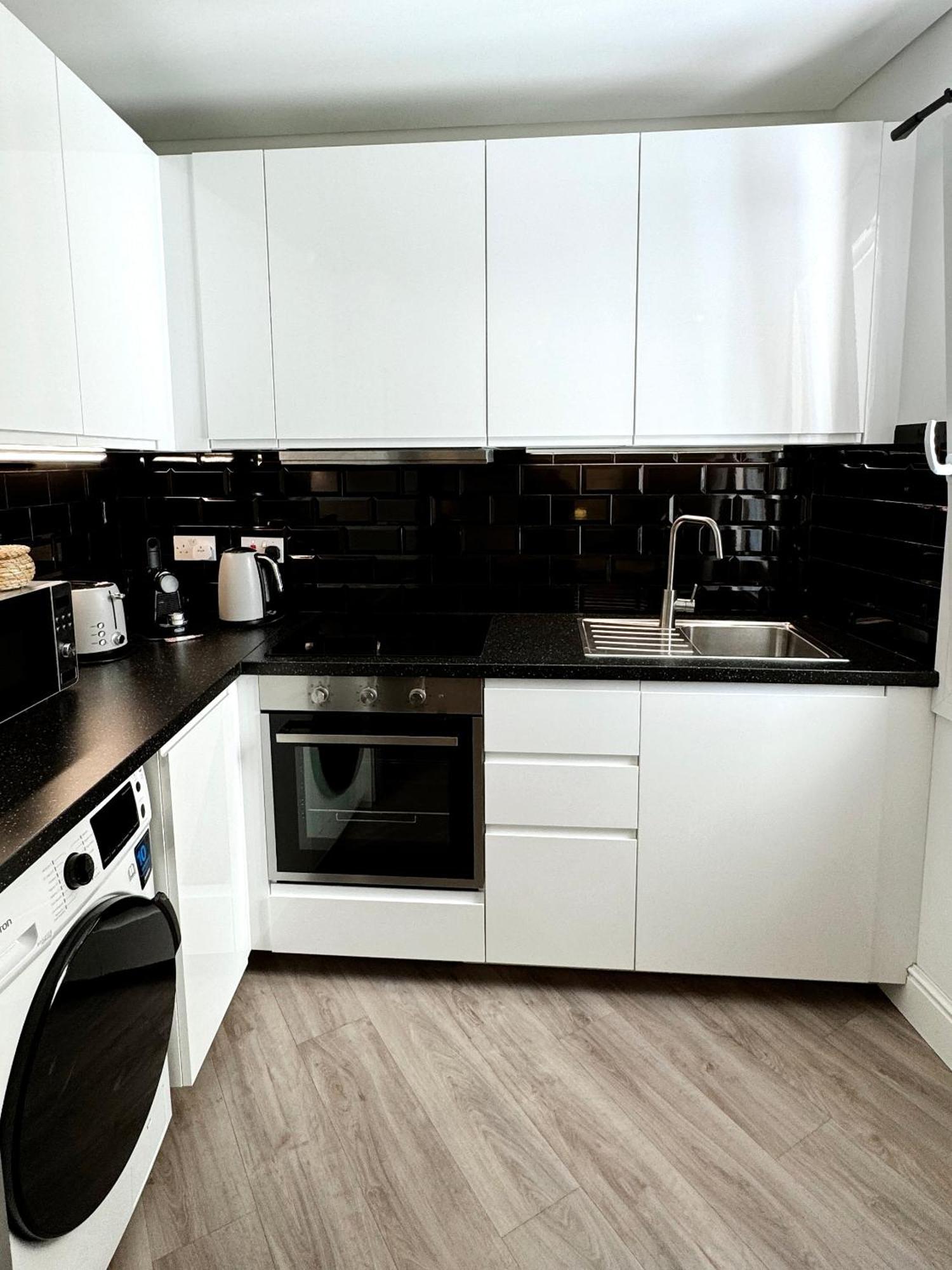 Delightful City Centre Studio Clarendon Apartment - Grand Central House Gibraltar Buitenkant foto