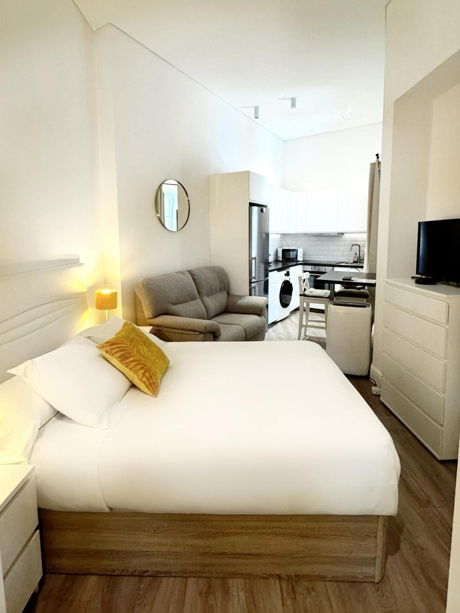 Delightful City Centre Studio Clarendon Apartment - Grand Central House Gibraltar Buitenkant foto