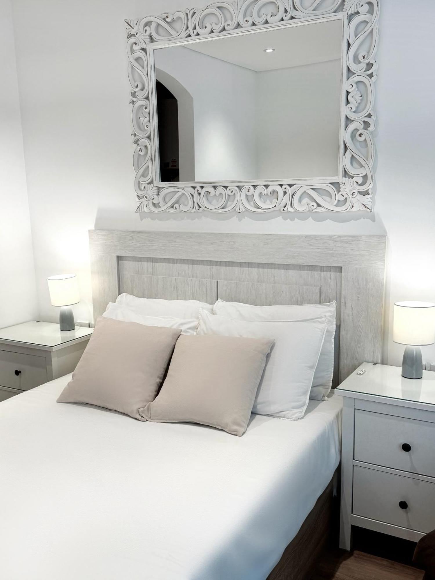 Delightful City Centre Studio Clarendon Apartment - Grand Central House Gibraltar Buitenkant foto